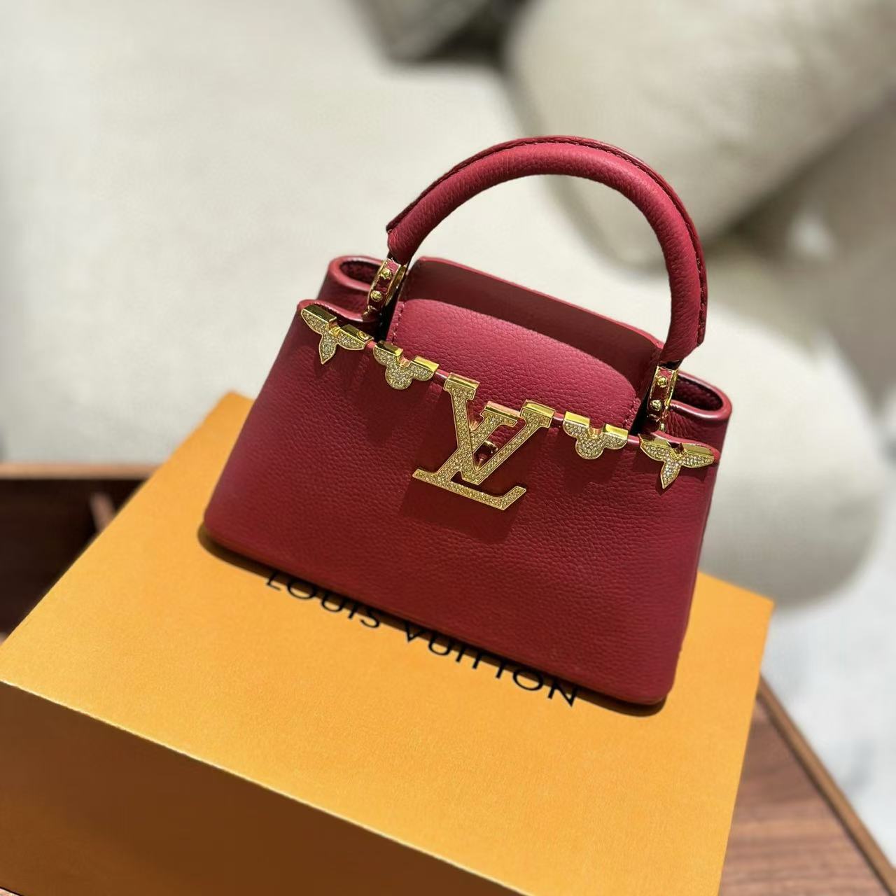 LV Capucines 高品質牛革ハンドバッグ【50％割引+送料無料】
