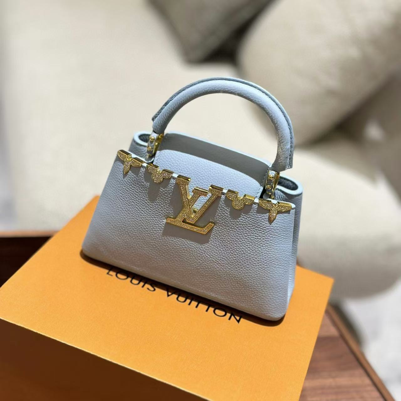 LV Capucines 高品質牛革ハンドバッグ【50％割引+送料無料】