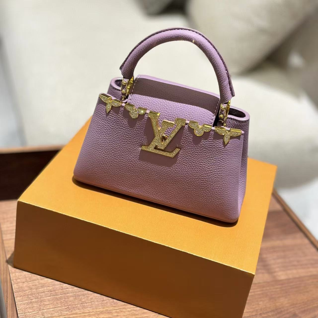 LV Capucines 高品質牛革ハンドバッグ【50％割引+送料無料】