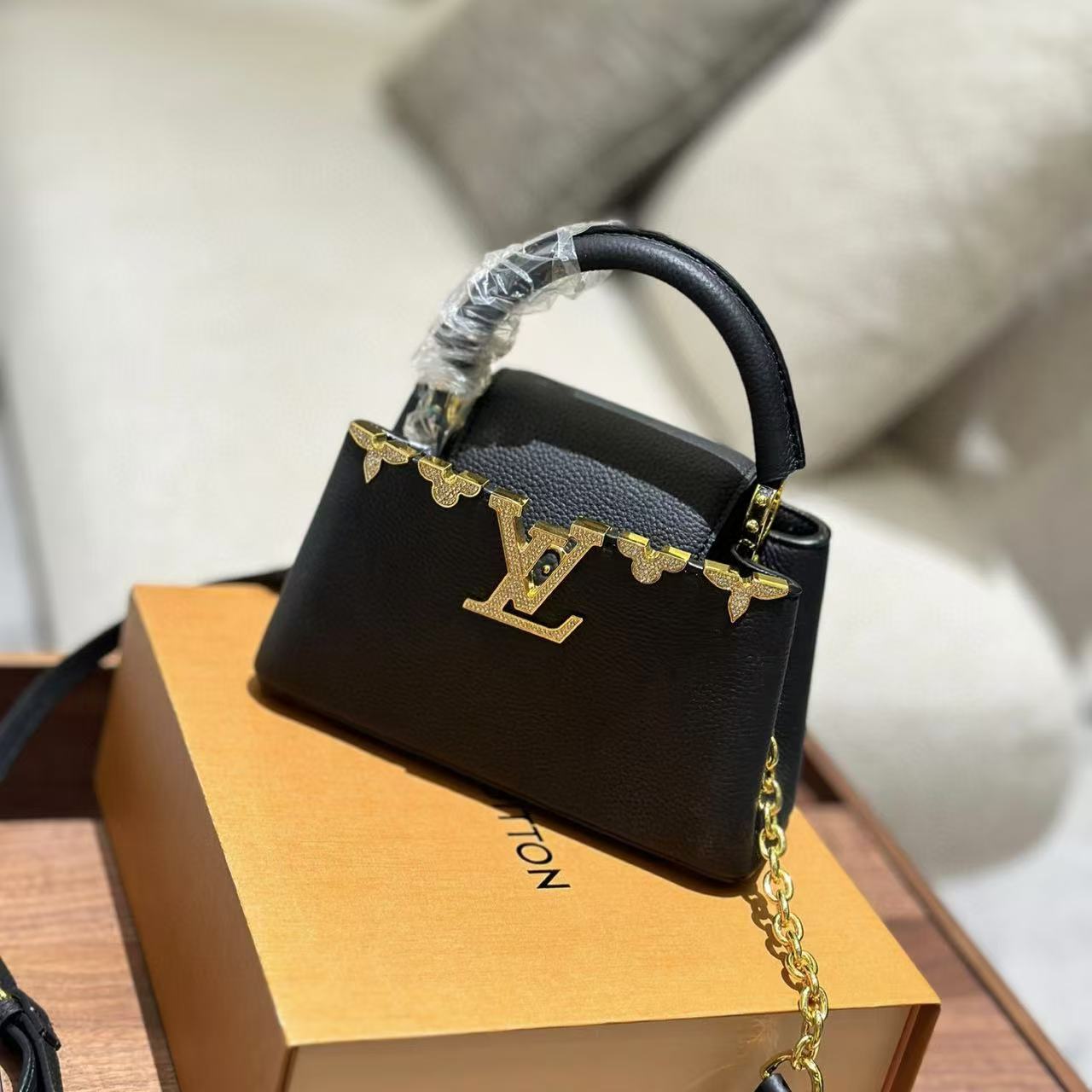LV Capucines 高品質牛革ハンドバッグ【50％割引+送料無料】