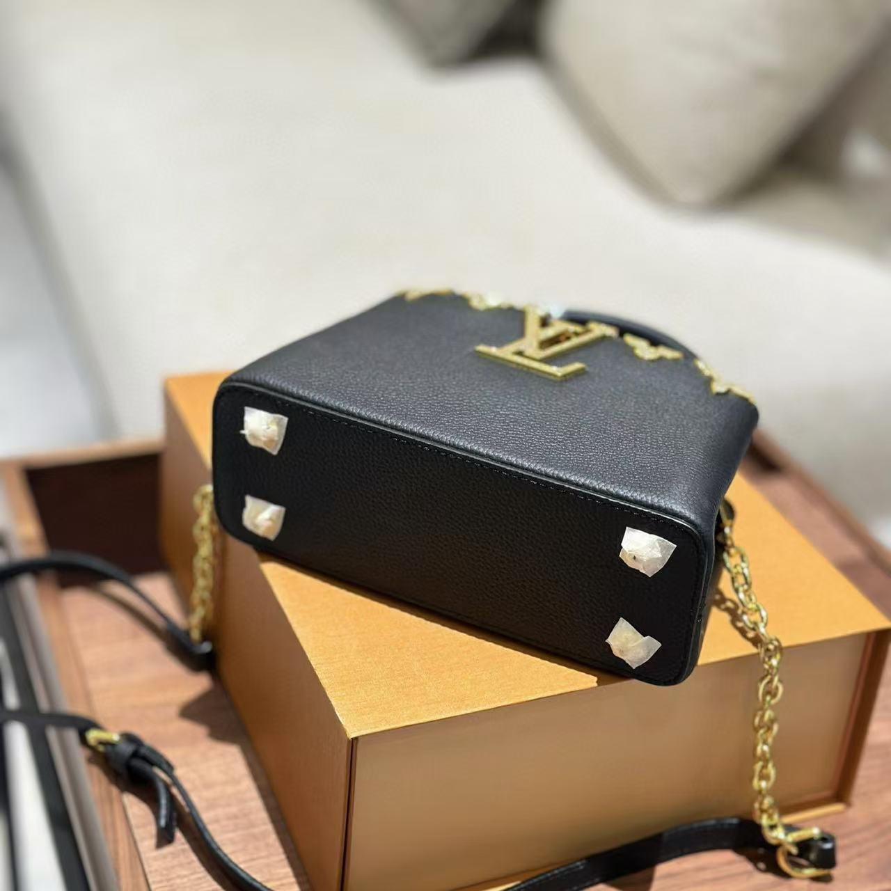 LV Capucines 高品質牛革ハンドバッグ【50％割引+送料無料】