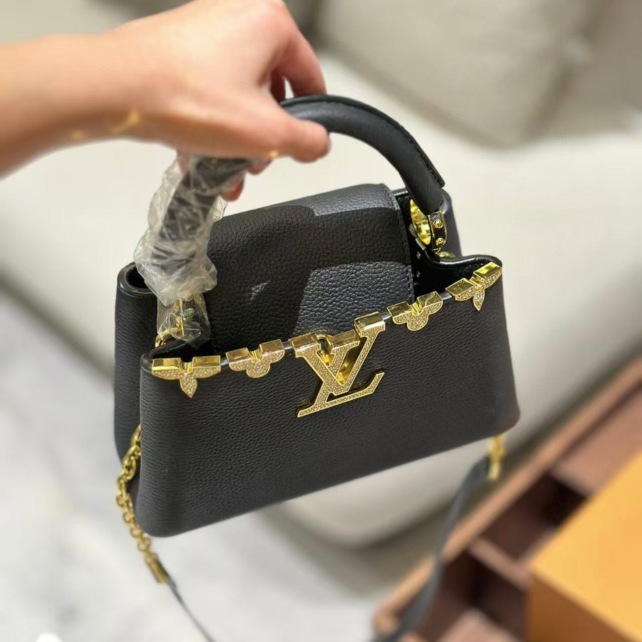LV Capucines 高品質牛革ハンドバッグ【50％割引+送料無料】