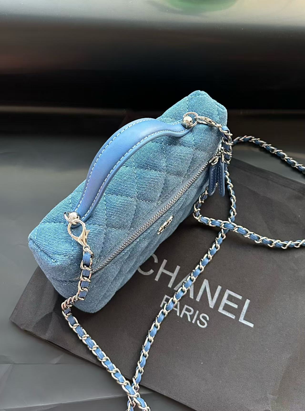 CHANE1 デニムチェーンハンドバッグ【50％割引+送料無料】