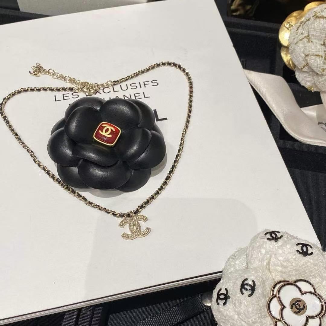 CHANE1 レザー ダイヤモンド ネックレス【50％割引+送料無料】