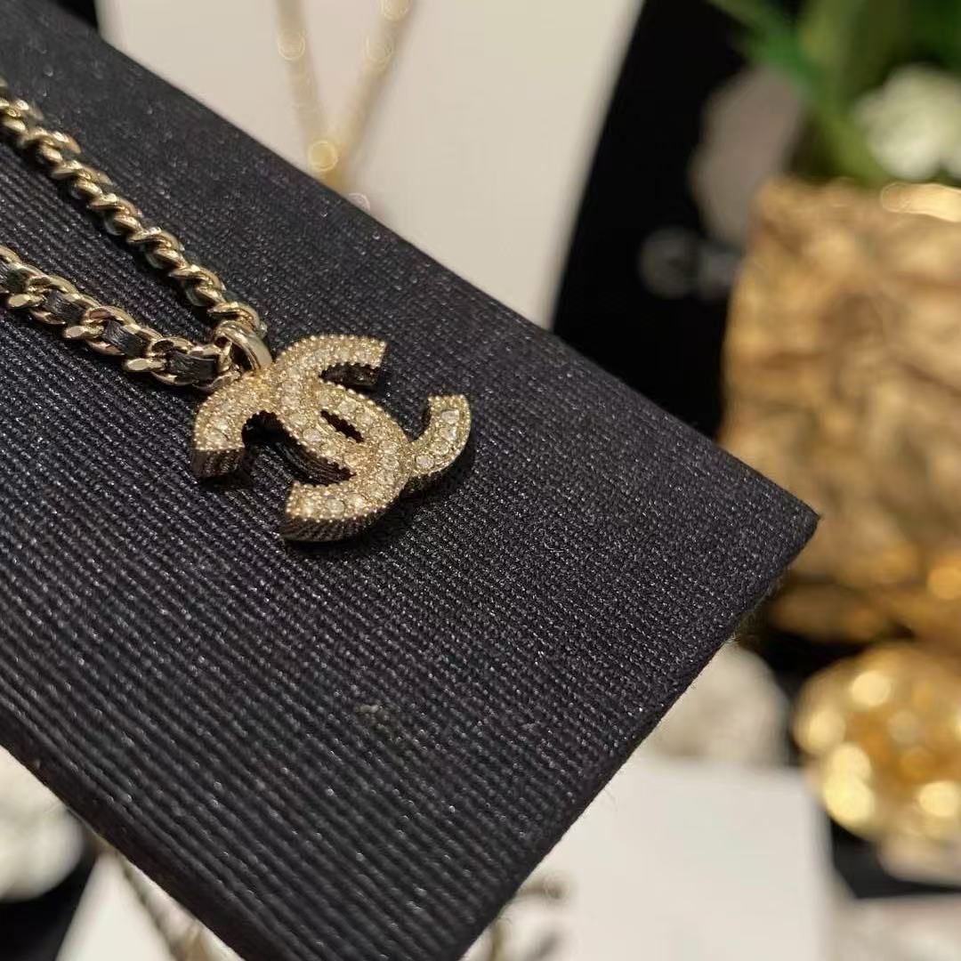 CHANE1 レザー ダイヤモンド ネックレス【50％割引+送料無料】