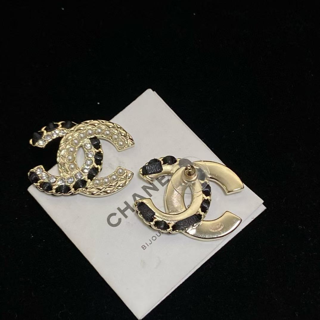 CHANE1 ダブル C レザー ダイヤモンド スタッド ピアス【50％割引+送料無料】