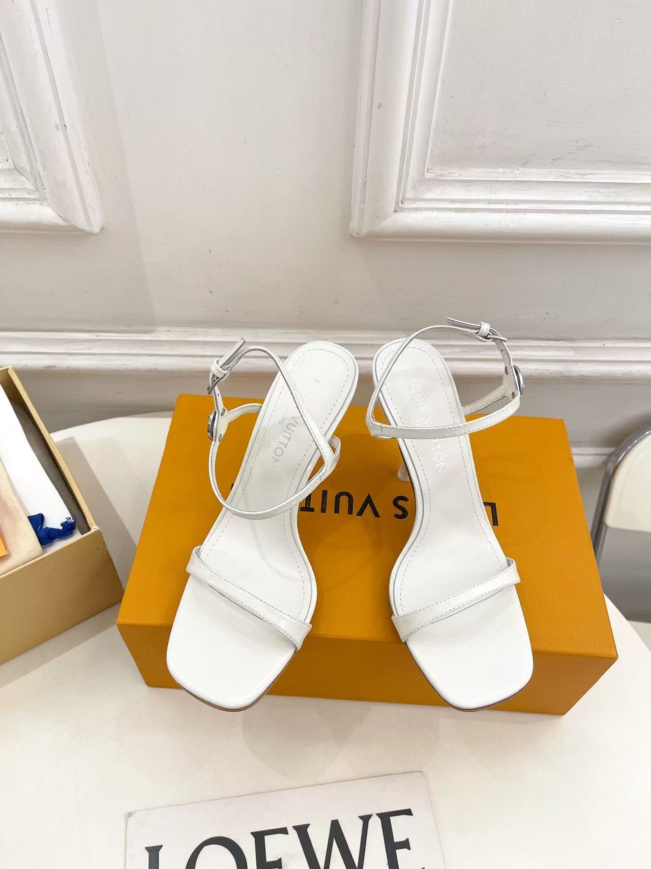 LV 高品質シンプルレザーサンダル【50％割引+送料無料】