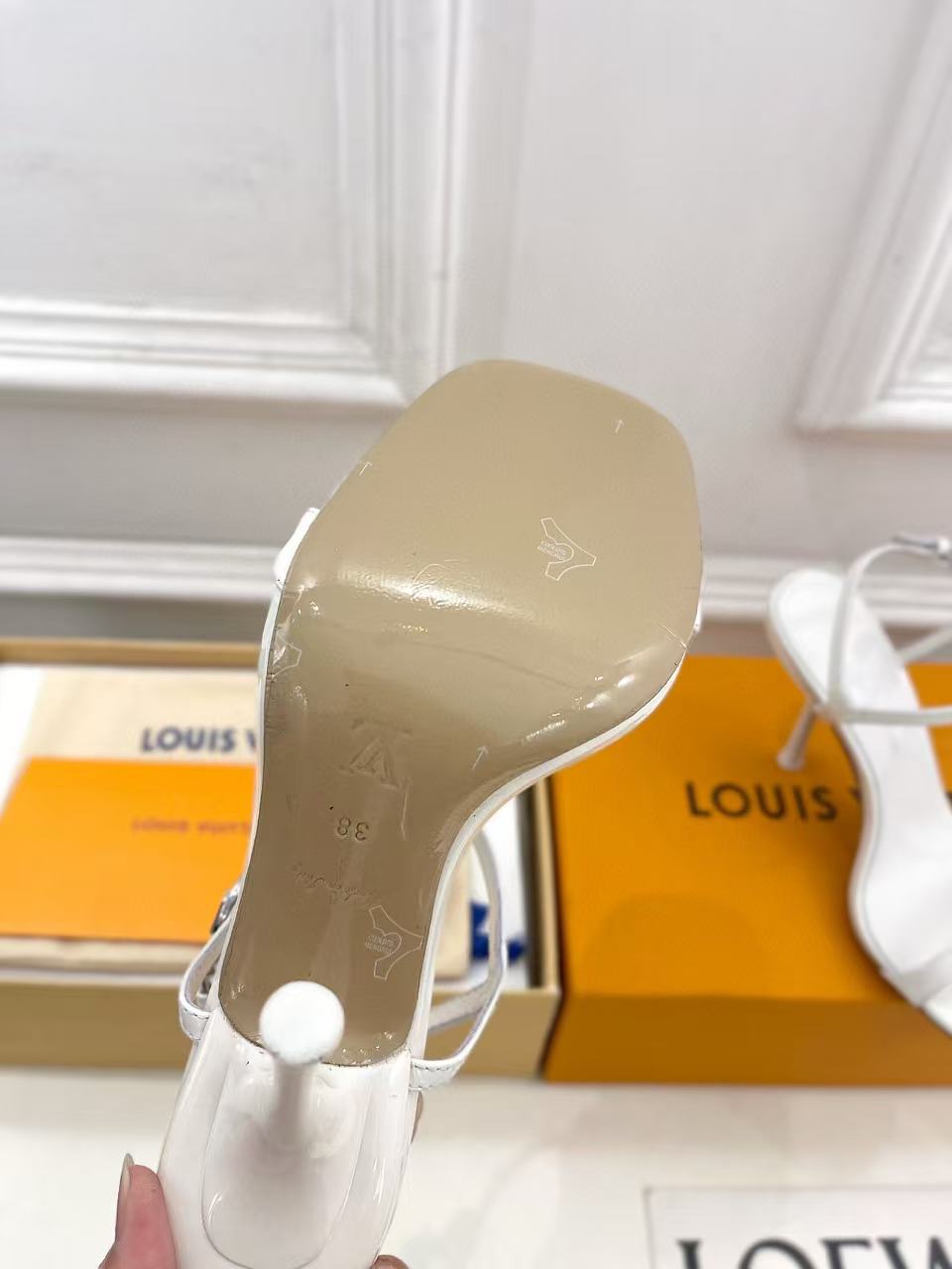 LV 高品質シンプルレザーサンダル【50％割引+送料無料】
