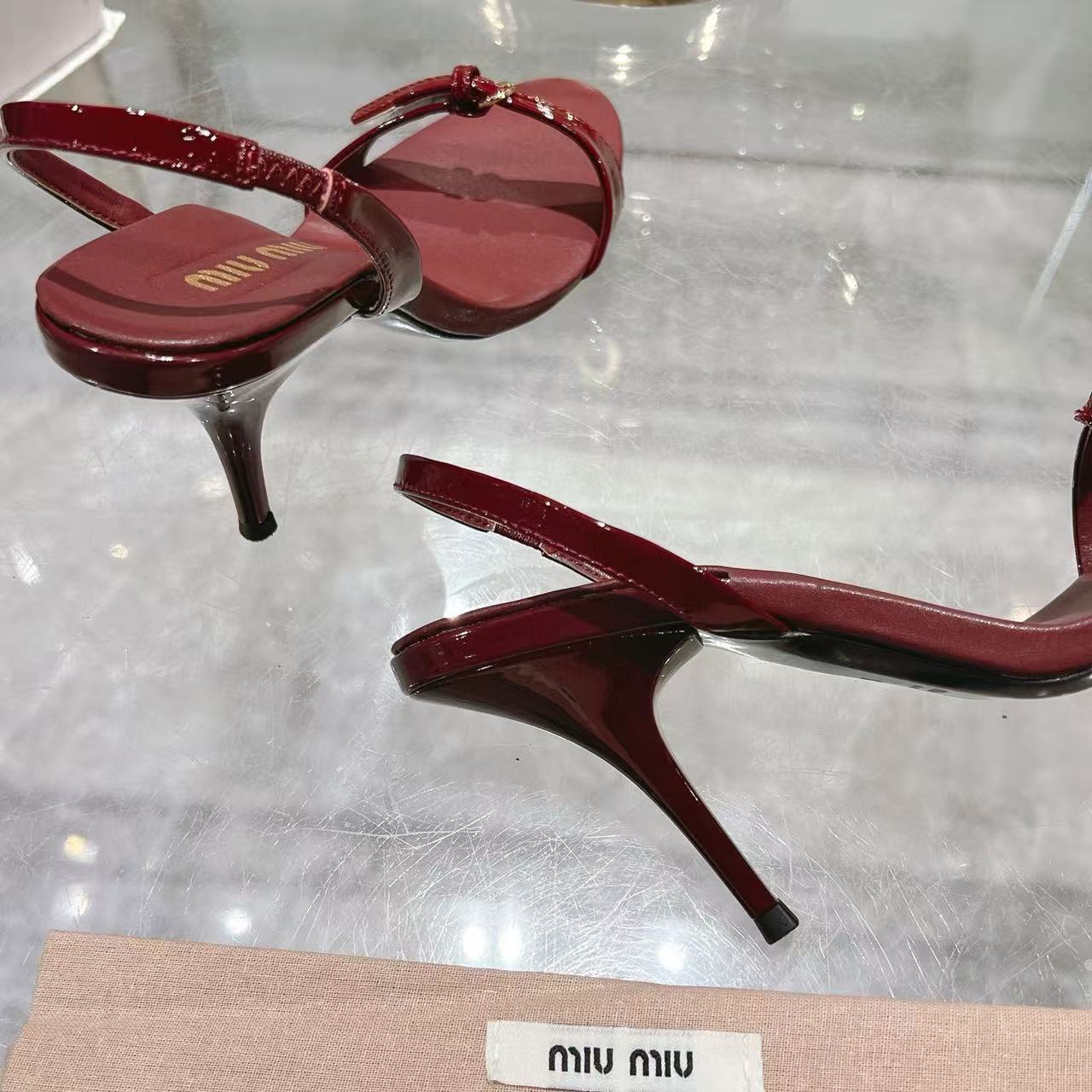 M1UM1U 高品質シンプルハイヒールサンダル【50％割引+送料無料】