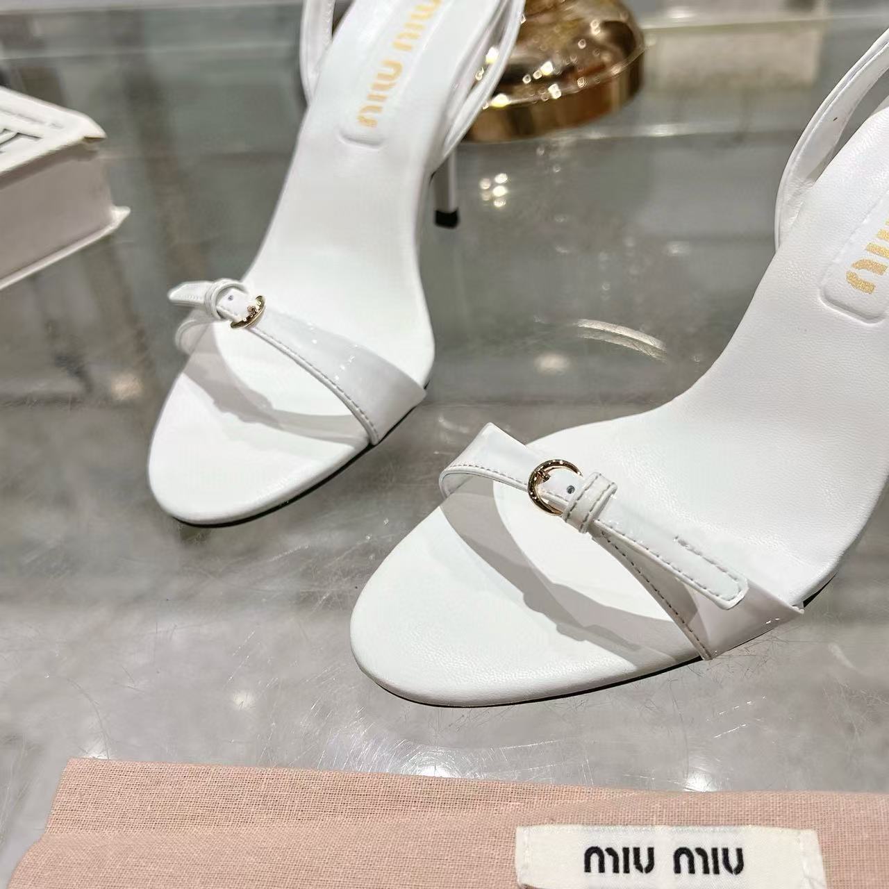 M1UM1U 高品質シンプルハイヒールサンダル【50％割引+送料無料】
