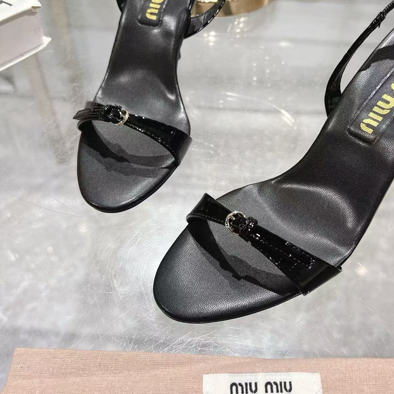 M1UM1U 高品質シンプルハイヒールサンダル【50％割引+送料無料】