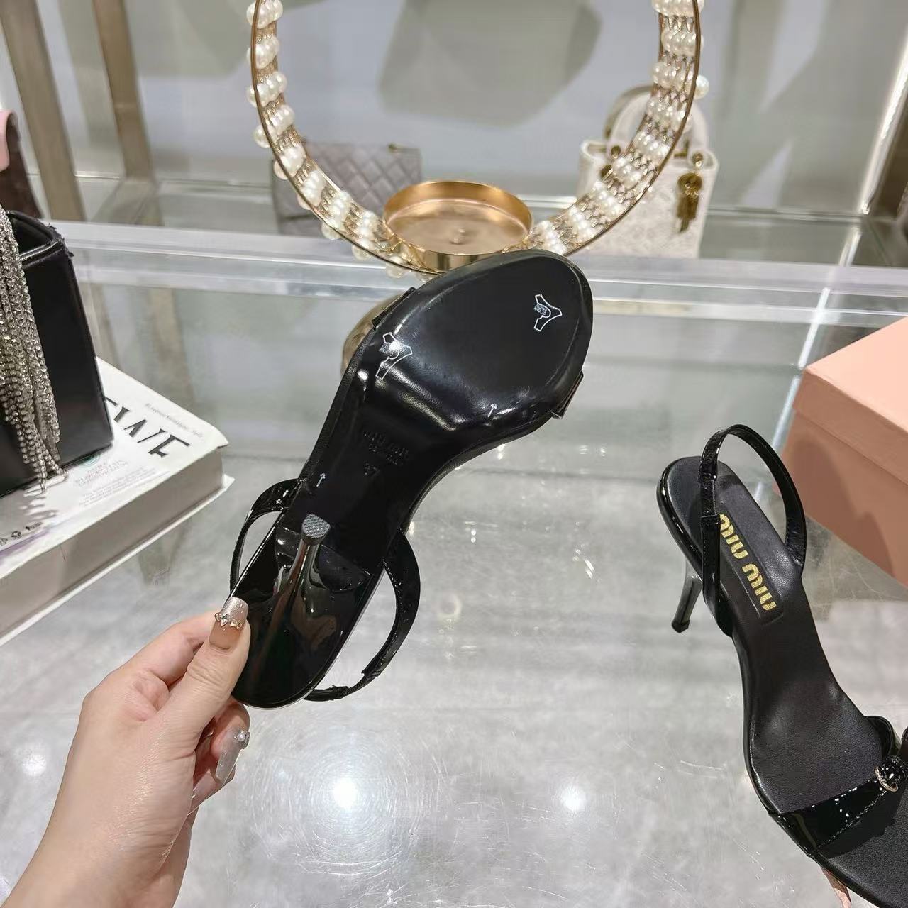 M1UM1U 高品質シンプルハイヒールサンダル【50％割引+送料無料】