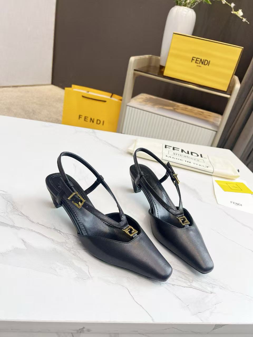 FEND1 高品質シープスキン ポインテッドトゥ ローヒール【50％割引+送料無料】