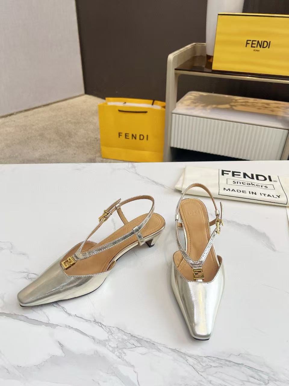 FEND1 高品質シープスキン ポインテッドトゥ ローヒール【50％割引+送料無料】