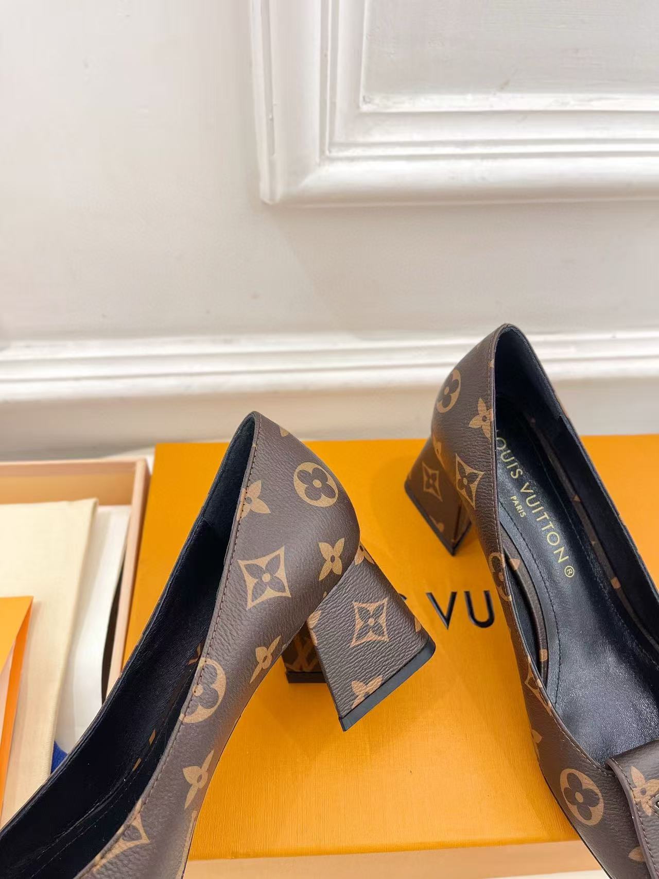 LV 高品質スクエアトゥローヒール【50％割引+送料無料】