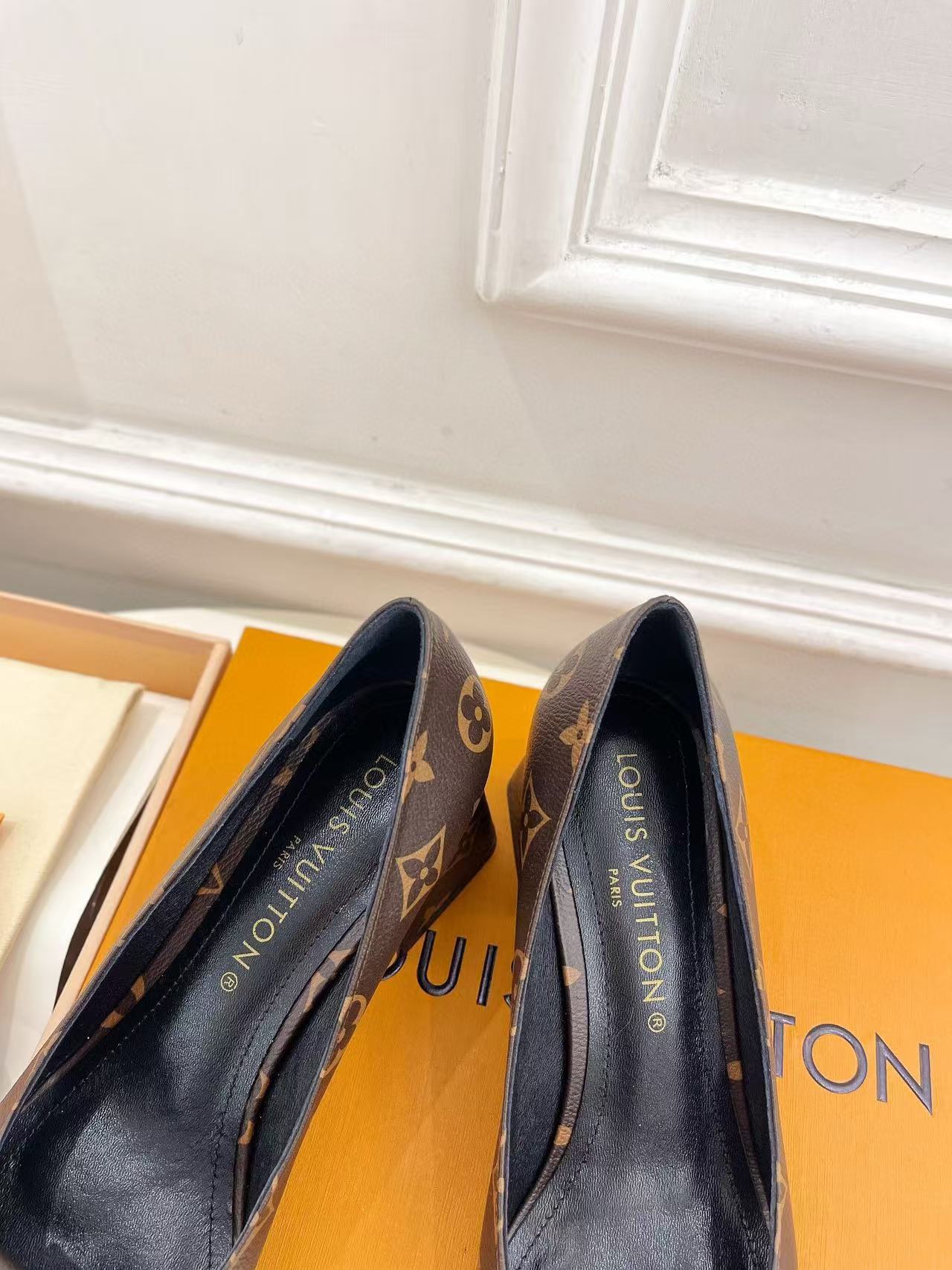 LV 高品質スクエアトゥローヒール【50％割引+送料無料】