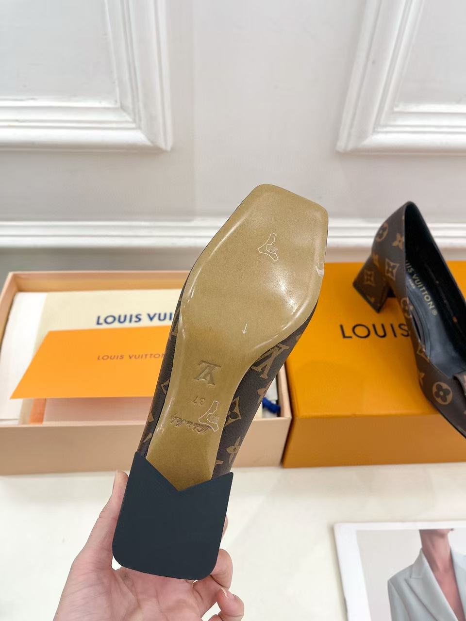 LV 高品質スクエアトゥローヒール【50％割引+送料無料】