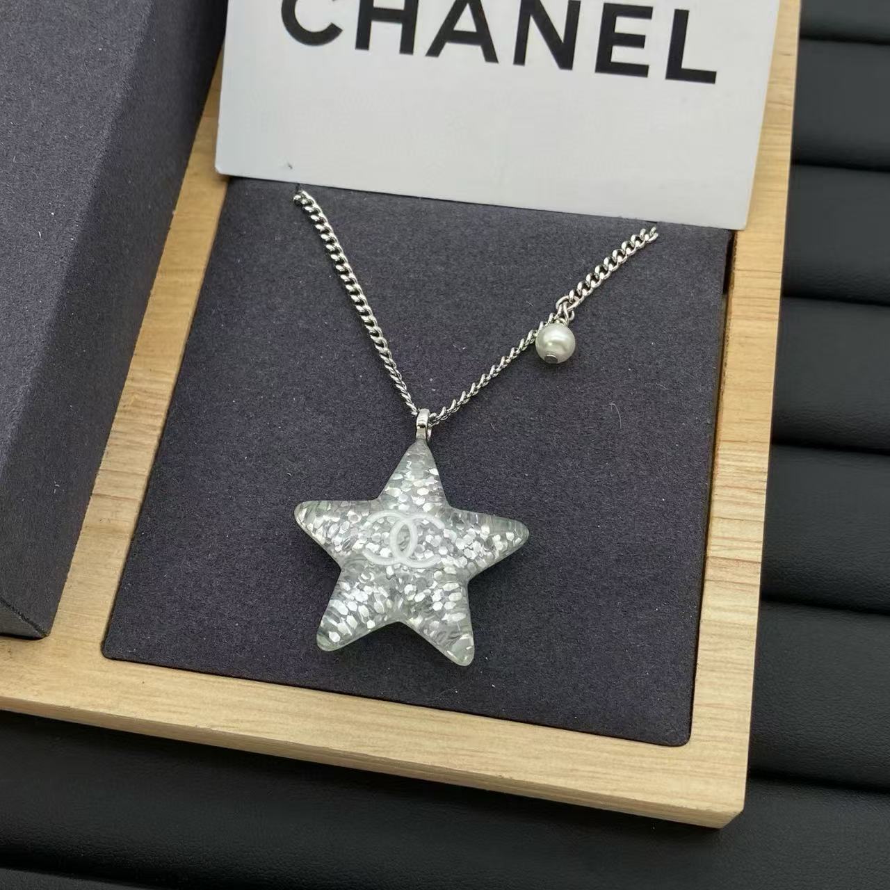 CHANE1 五芒星スパンコールネックレス【50％割引+送料無料】