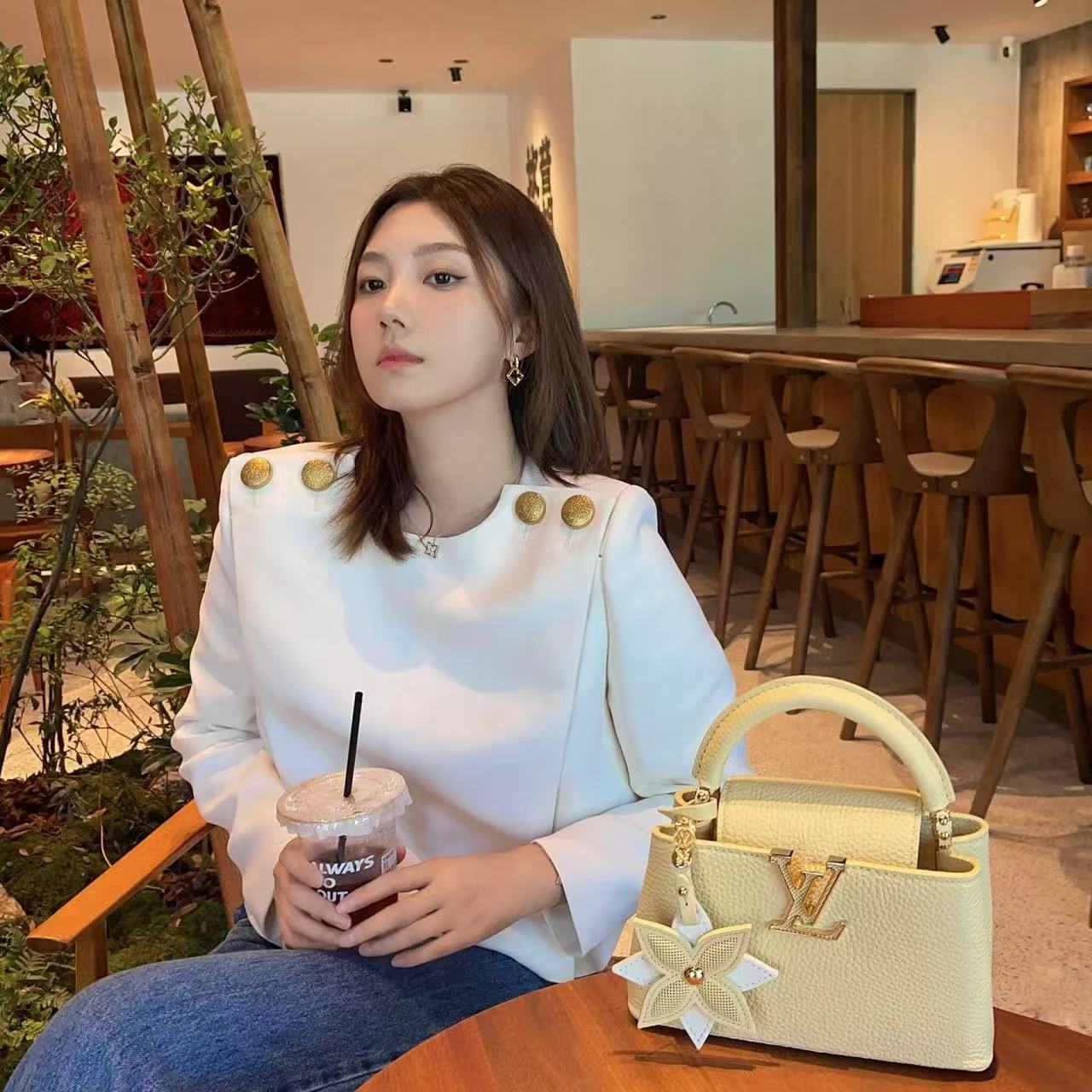 LV Capucinesメタルバックルハンドバッグ【50％割引+送料無料】