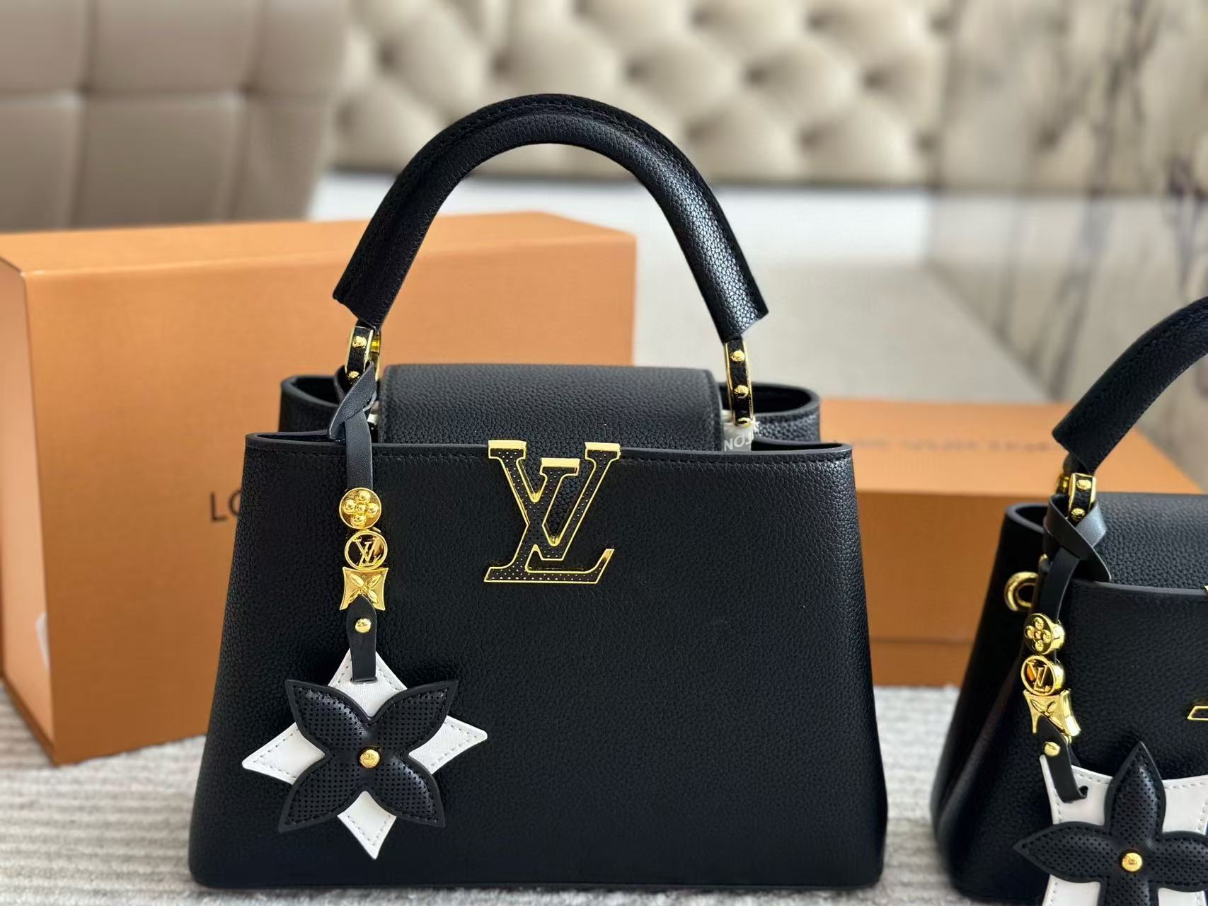LV Capucinesメタルバックルハンドバッグ【50％割引+送料無料】