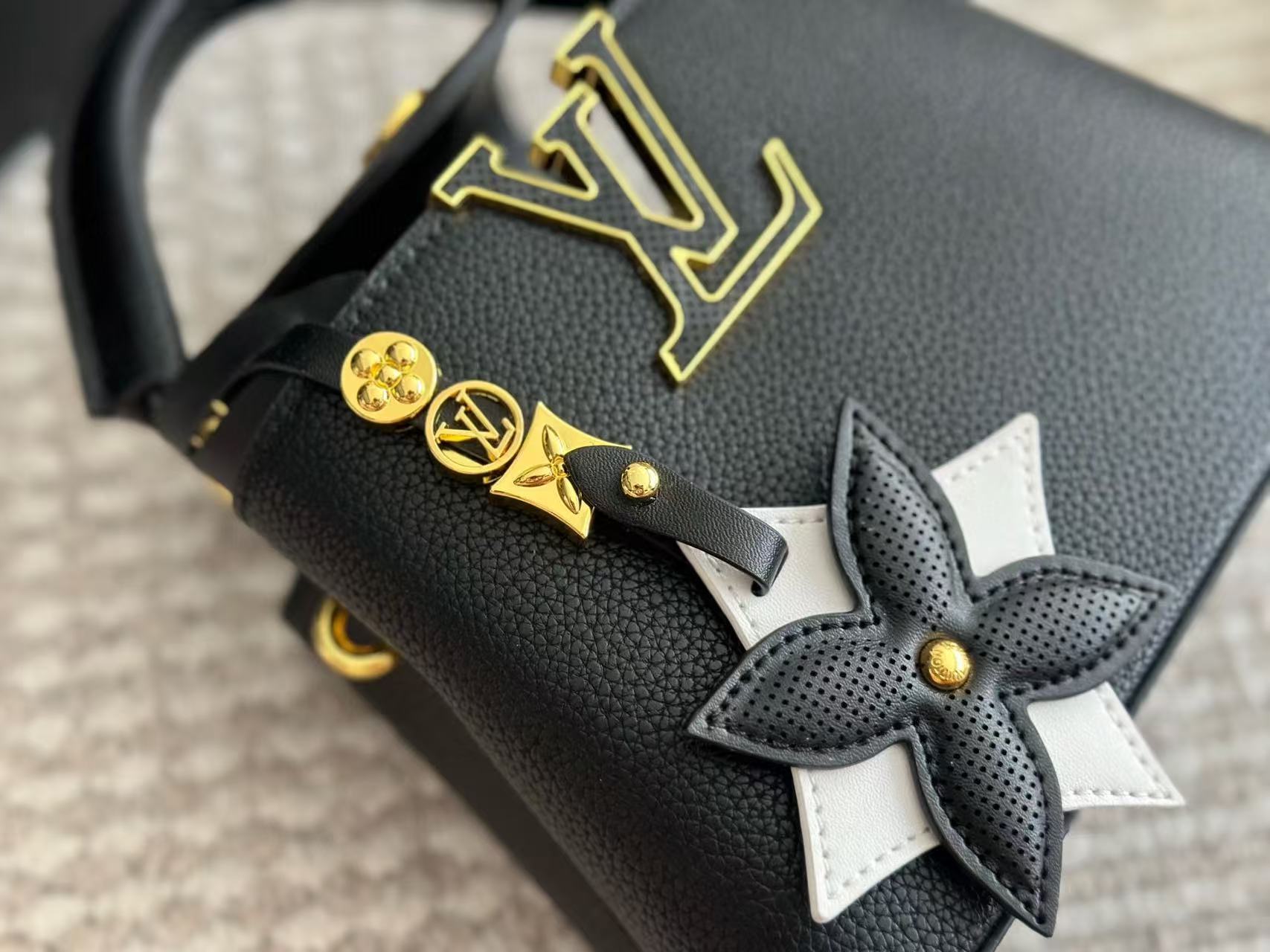 LV Capucinesメタルバックルハンドバッグ【50％割引+送料無料】