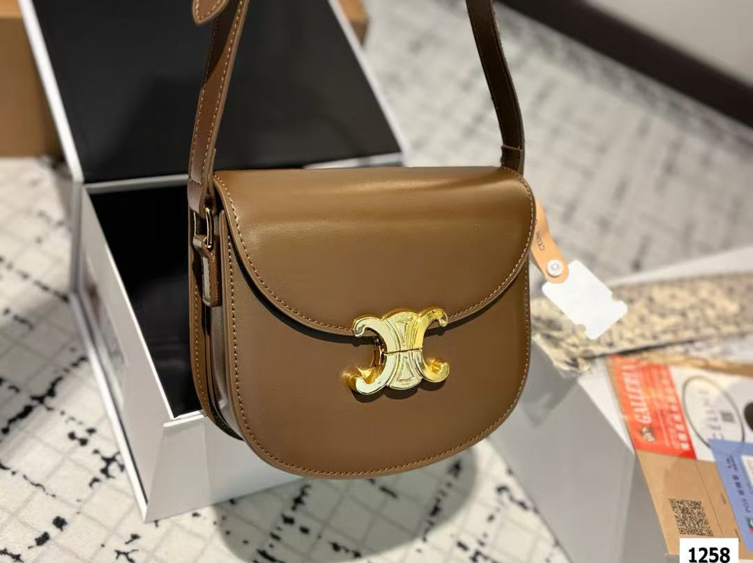 CEL1NE 凱旋門レザーショルダーバッグ【50%割引+送料無料】