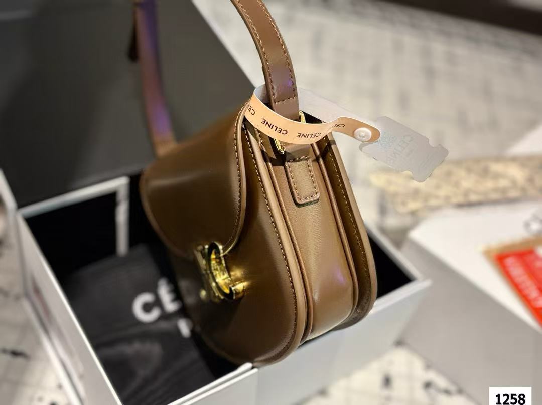 CEL1NE 凱旋門レザーショルダーバッグ【50%割引+送料無料】