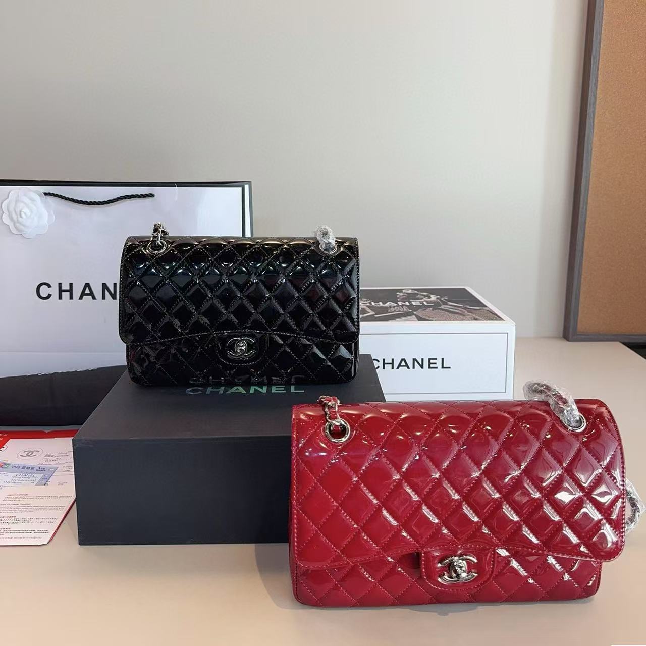 CHANE1 CF パテントレザー チェーンバッグ【50％割引+送料無料】