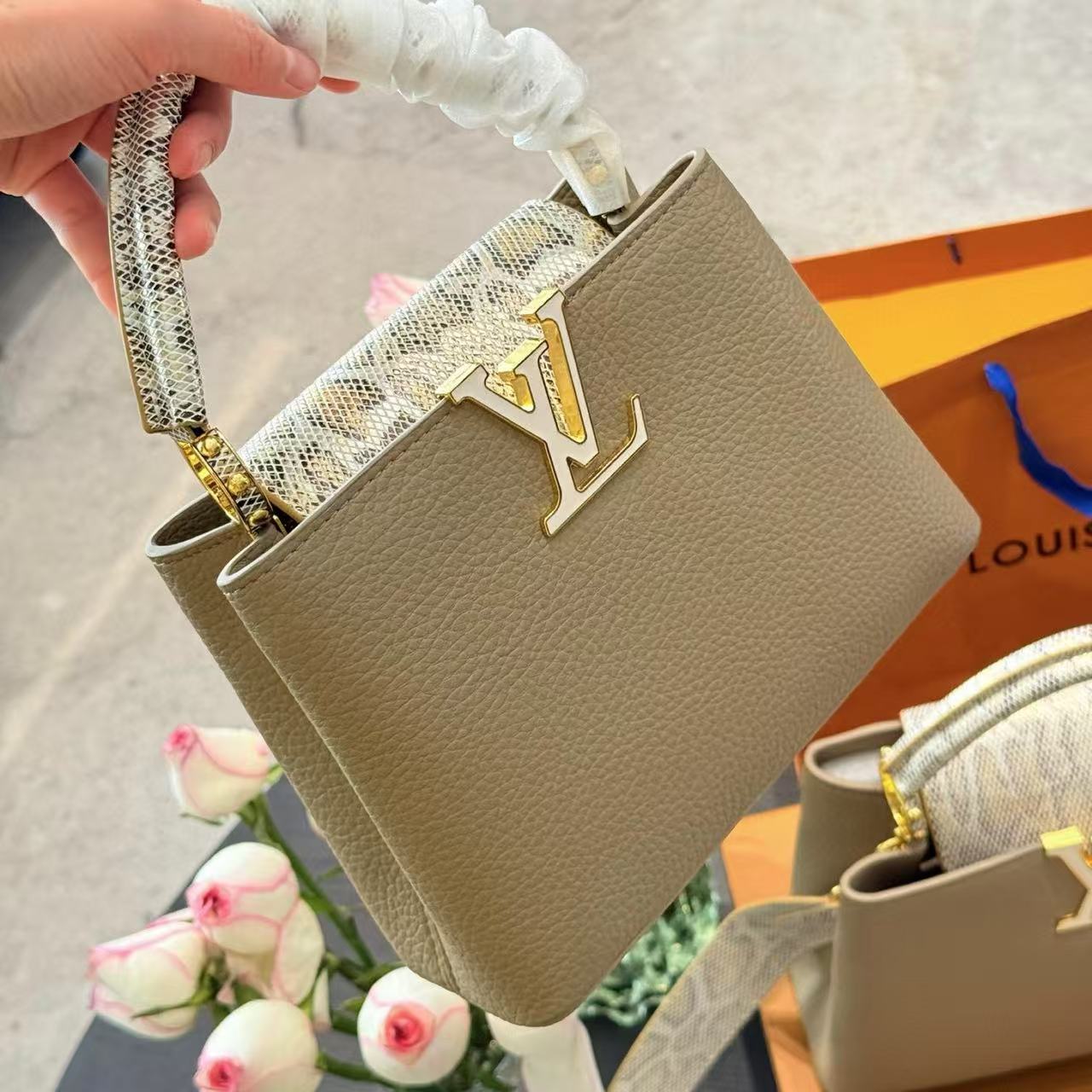 LV Capucinesシリーズハンドバッグ【50％割引+送料無料】