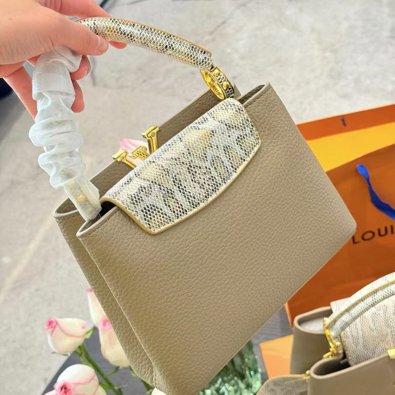 LV Capucinesシリーズハンドバッグ【50％割引+送料無料】