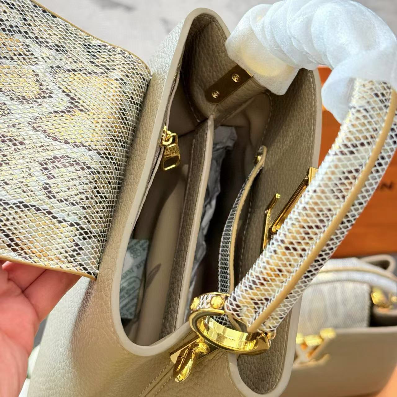 LV Capucinesシリーズハンドバッグ【50％割引+送料無料】