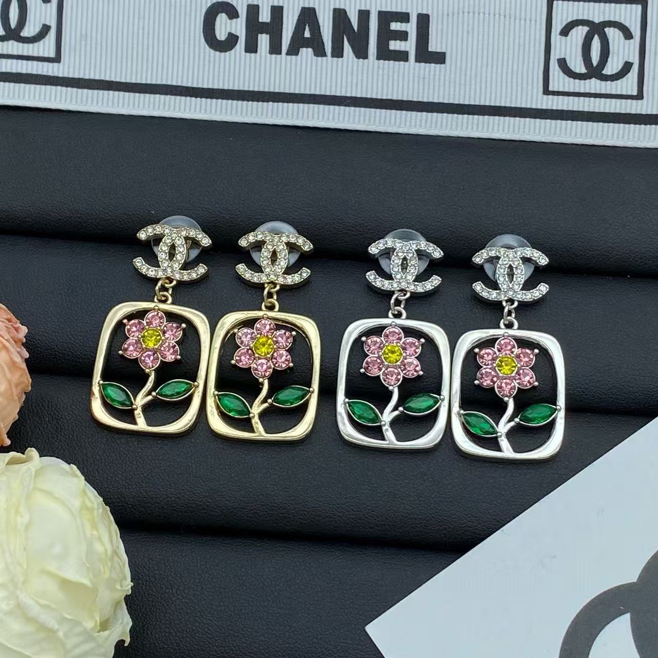 CHANE1 ダイヤモンド スモールフラワー イヤリング【50％割引+送料無料】