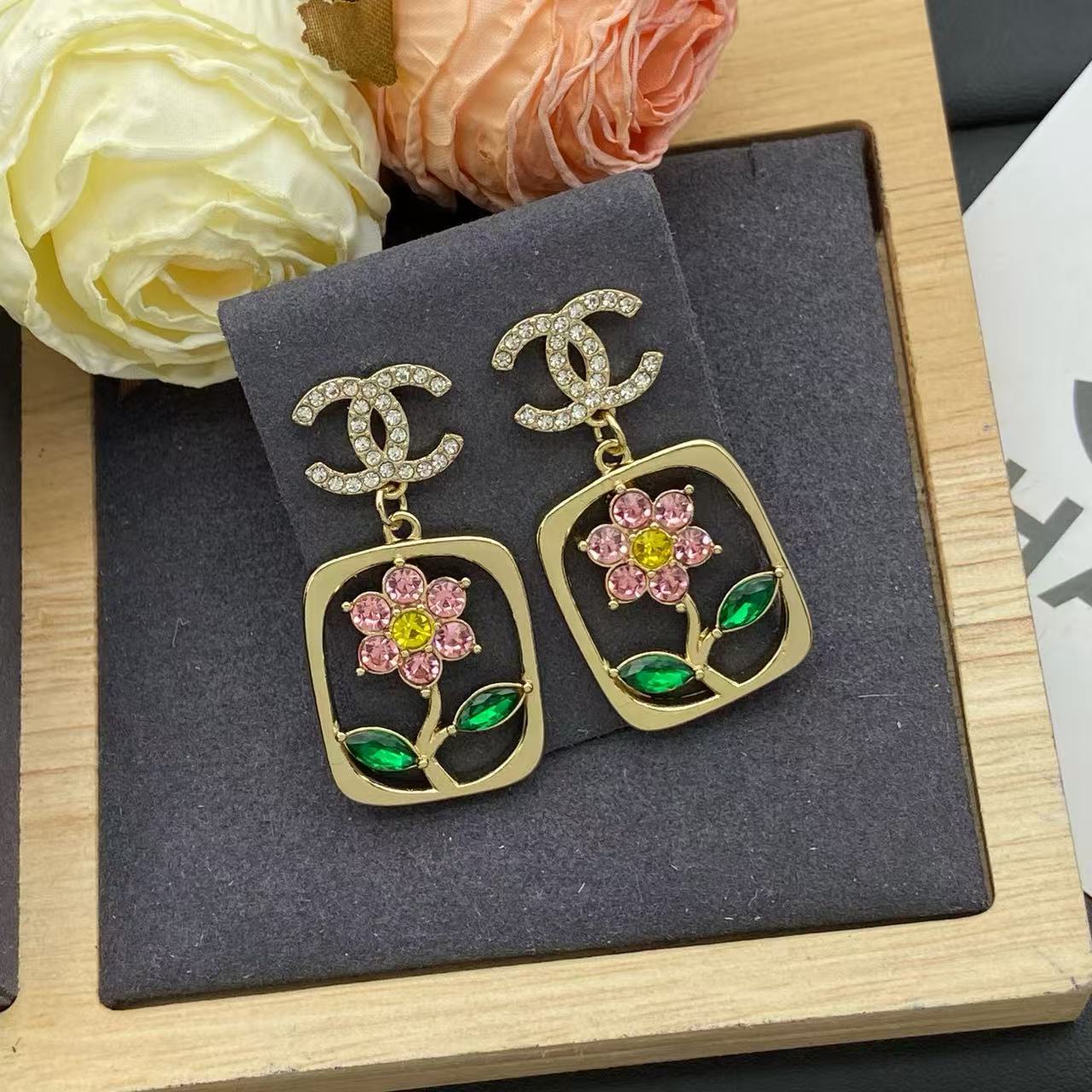 CHANE1 ダイヤモンド スモールフラワー イヤリング【50%割引+送料無料】