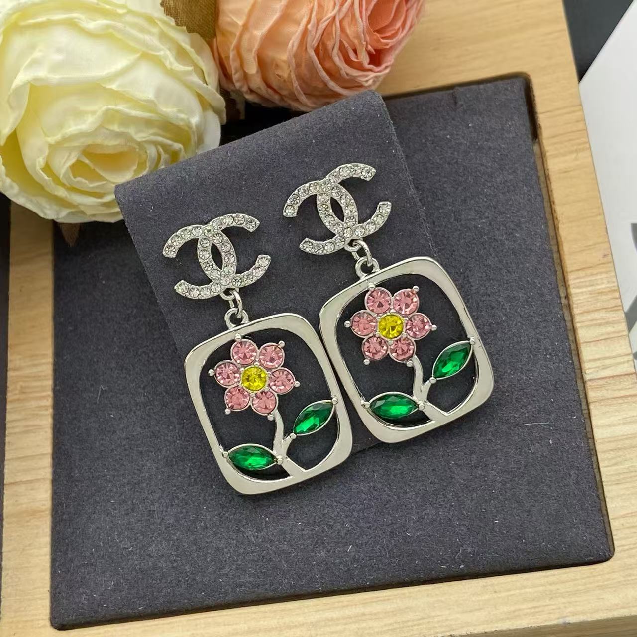 CHANE1 ダイヤモンド スモールフラワー イヤリング【50%割引+送料無料】