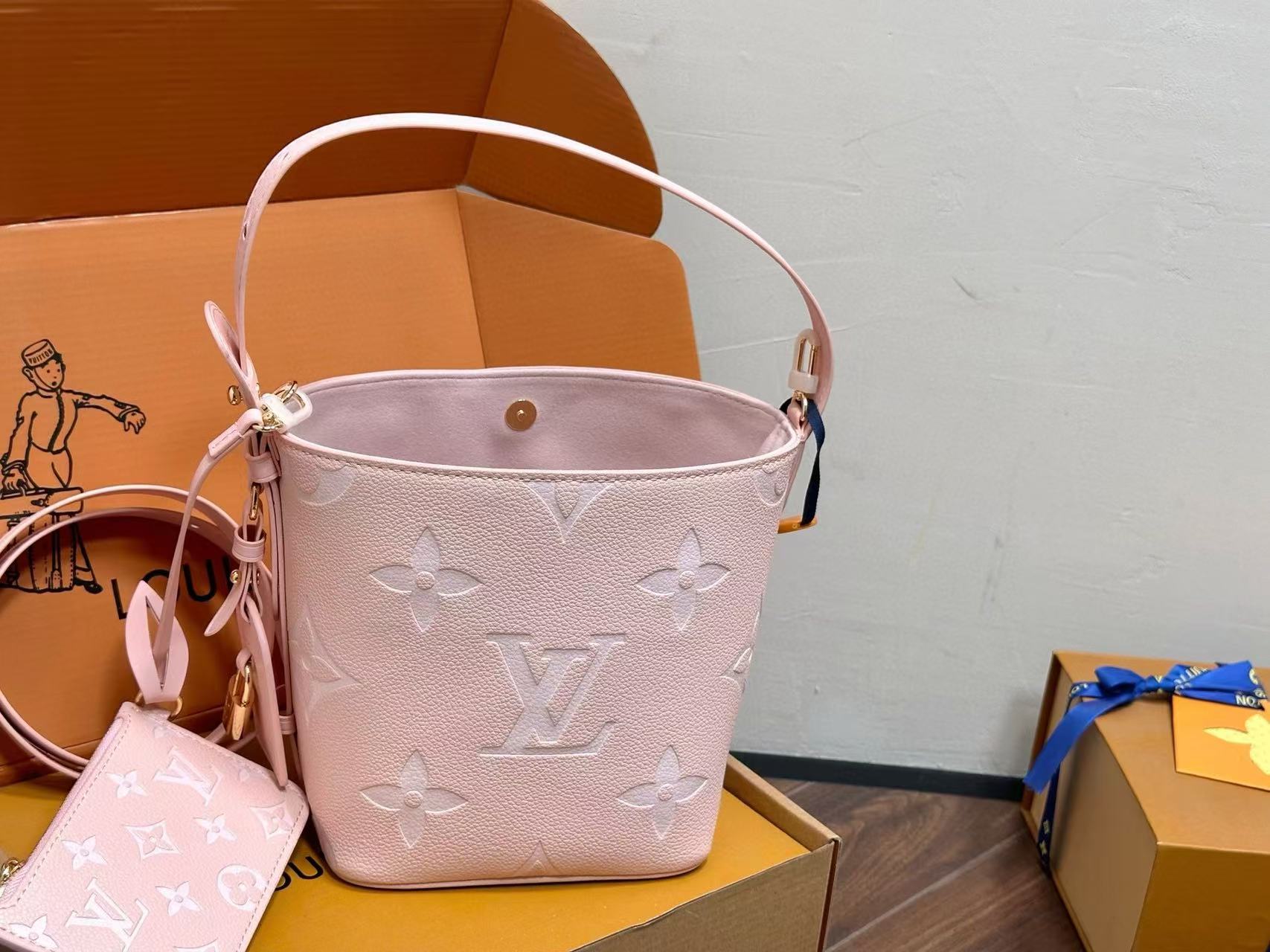 LV 四つ葉のクローバー レザー バケットバッグ【50％割引+送料無料】