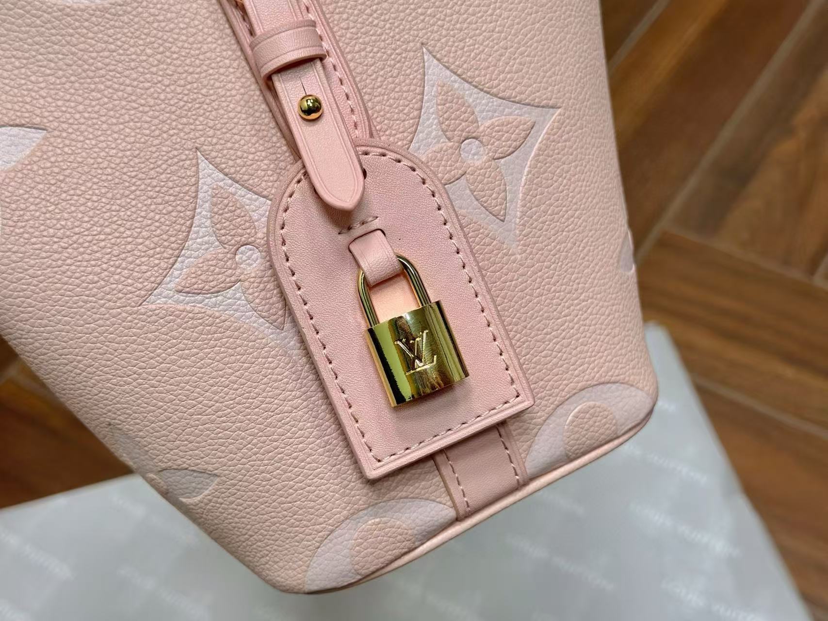 LV 四つ葉のクローバー レザー バケットバッグ【50％割引+送料無料】