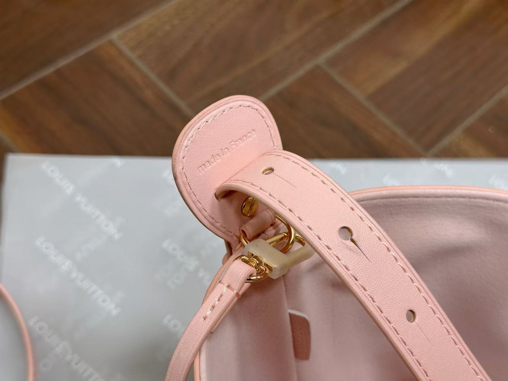 LV 四つ葉のクローバー レザー バケットバッグ【50％割引+送料無料】