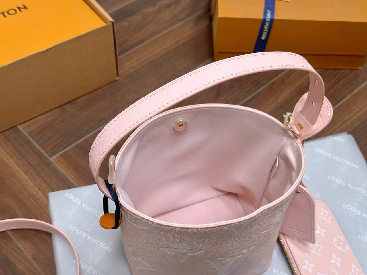 LV 四つ葉のクローバー レザー バケットバッグ【50％割引+送料無料】