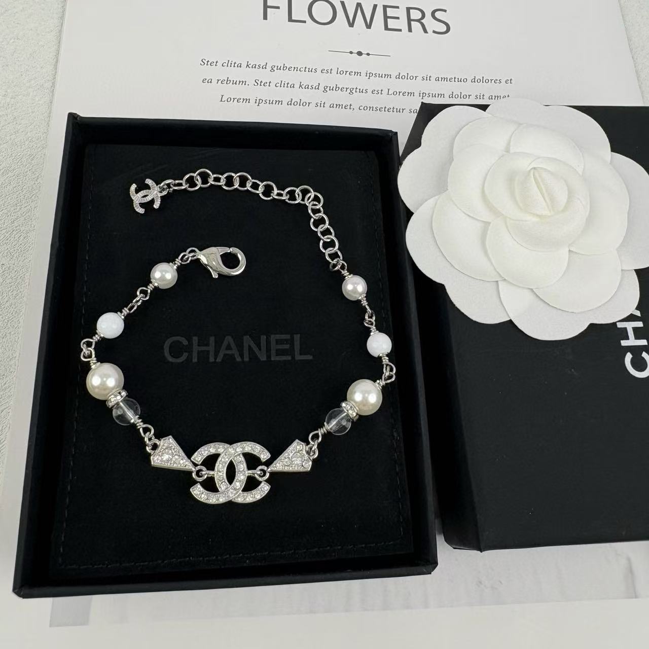 CHANE1 トライアングル フルダイヤモンド パール ダブルC ブレスレット【50％割引+送料無料】
