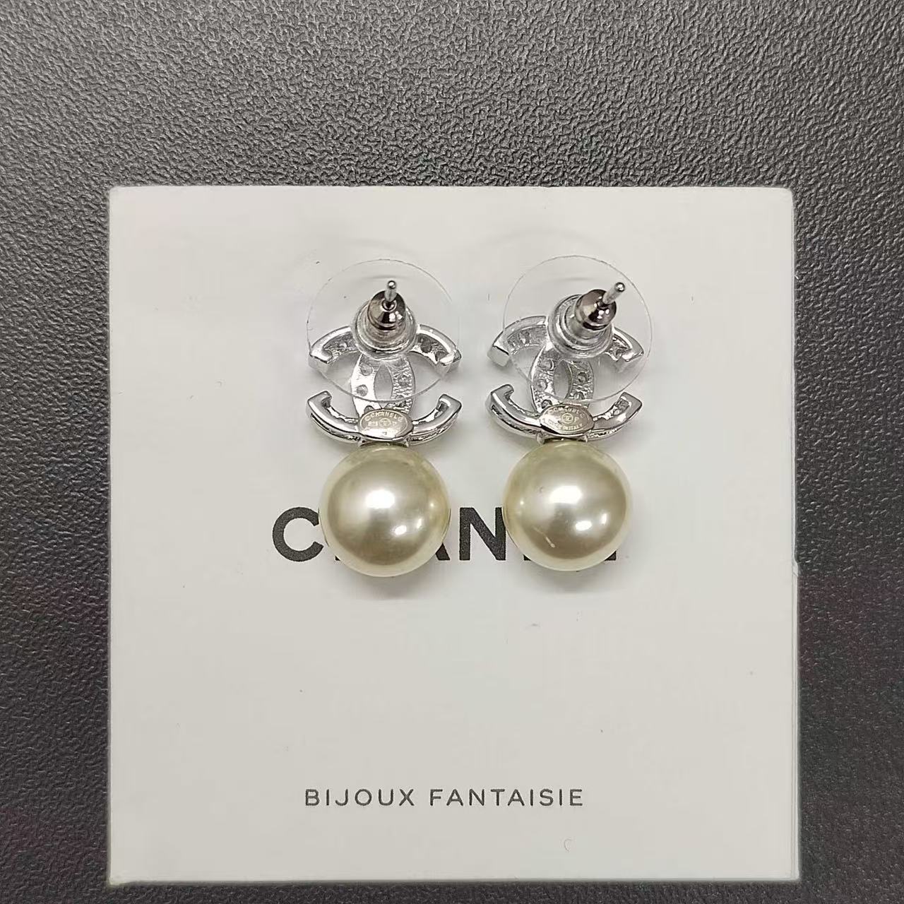 CHANE1 ダブルCロゴパールイヤリング【50％割引+送料無料】