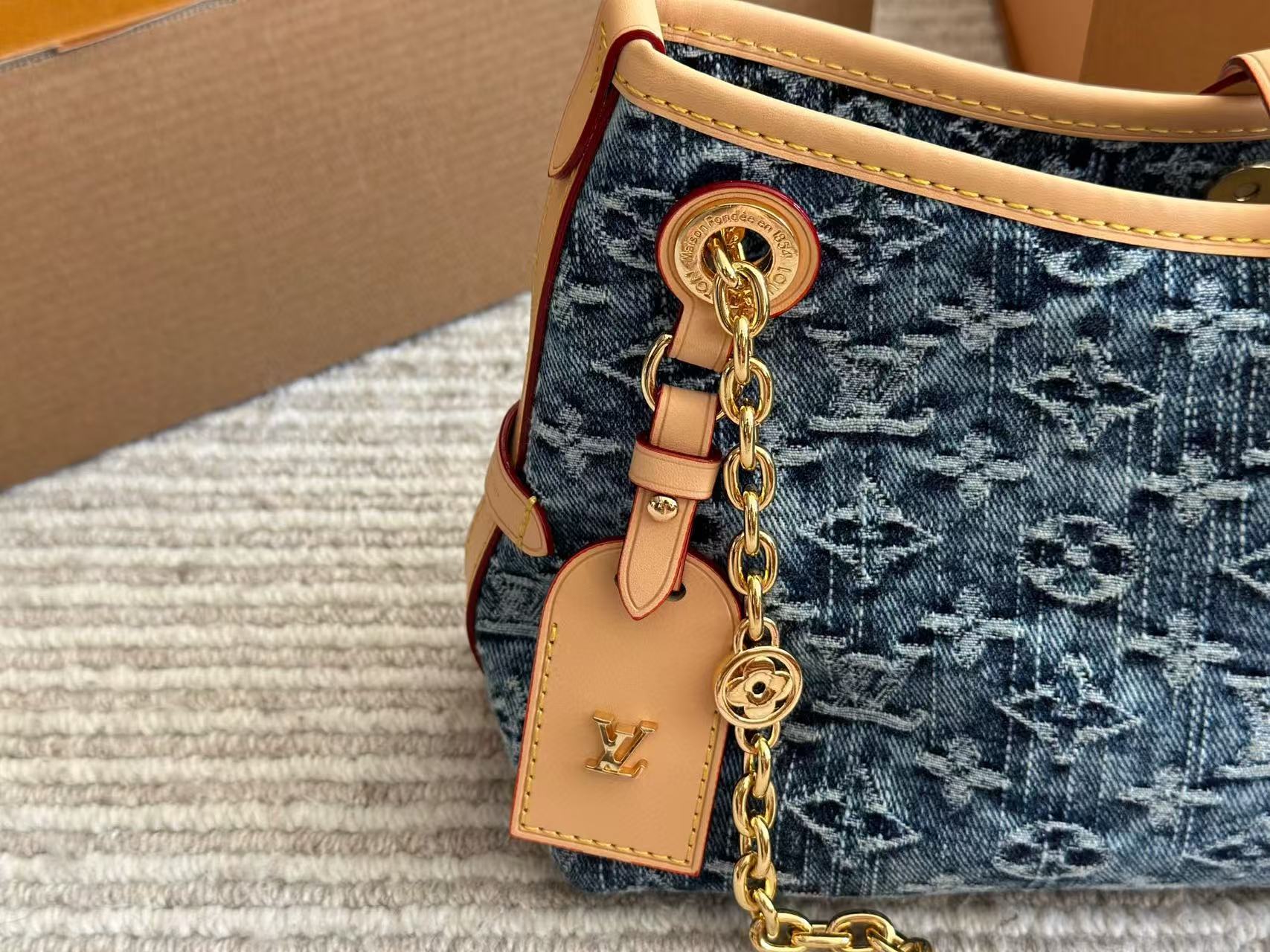 LV デニムチェーン アンダーアームバッグ【 50%割引+送料無料】