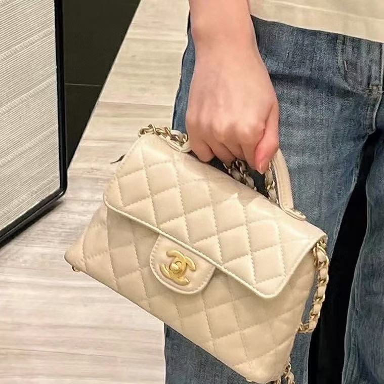 CHANE1 kelly3Dロゴチェーンバッグ【 50%割引+送料無料】