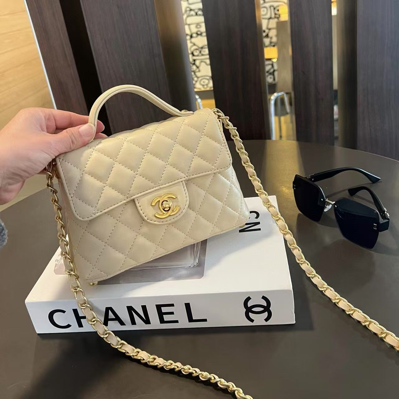 CHANE1 kelly3Dロゴチェーンバッグ【 50%割引+送料無料】