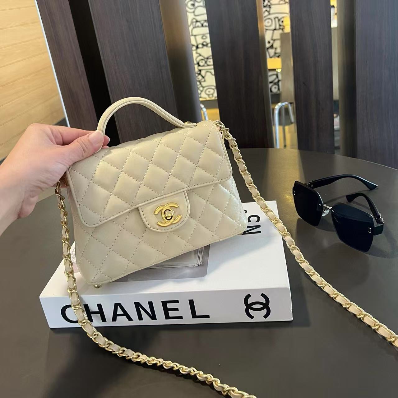 CHANE1 kelly3Dロゴチェーンバッグ【 50%割引+送料無料】