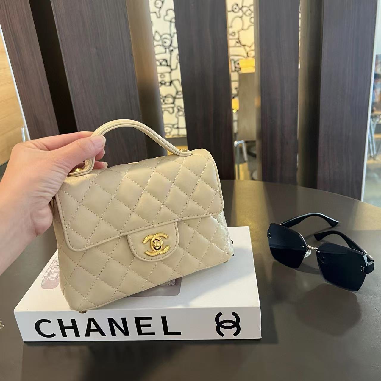 CHANE1 kelly3Dロゴチェーンバッグ【 50%割引+送料無料】
