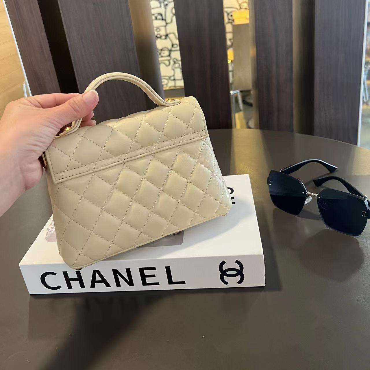 CHANE1 kelly3Dロゴチェーンバッグ【 50%割引+送料無料】