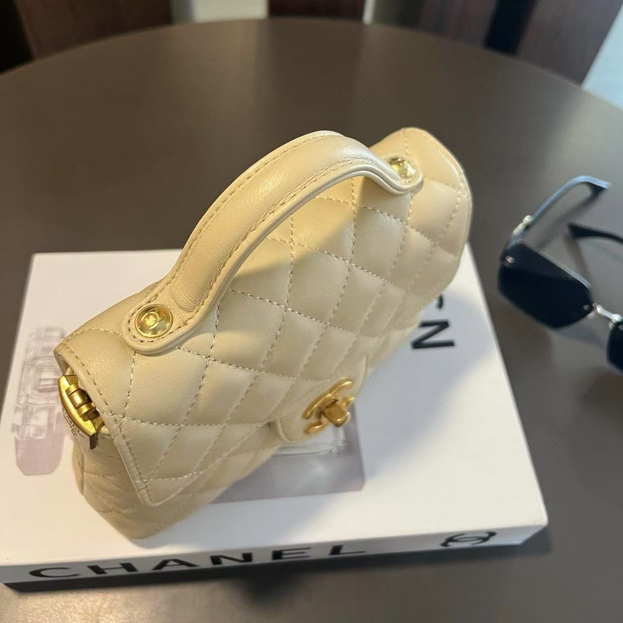 CHANE1 kelly3Dロゴチェーンバッグ【 50%割引+送料無料】