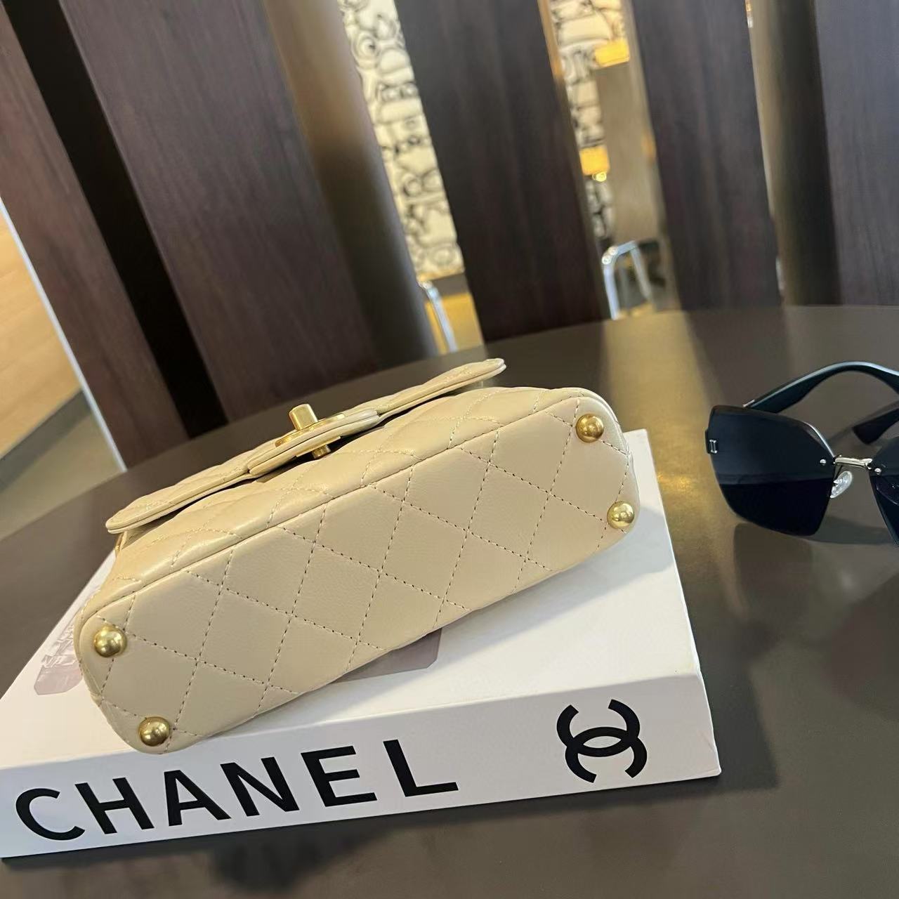 CHANE1 kelly3Dロゴチェーンバッグ【 50%割引+送料無料】