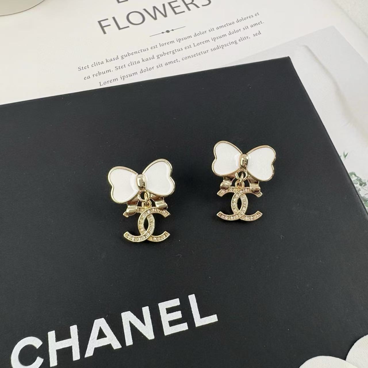 CHANE1 ホワイト リボン イヤリング【 50％割引+送料無料】