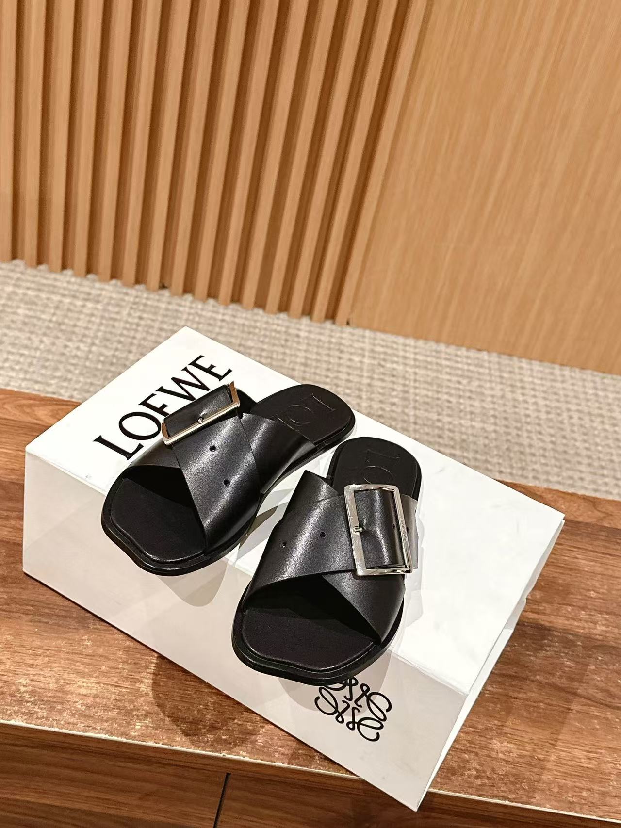 L0WEW 高品質クロスフラットスリッパ【50％割引+送料無料】